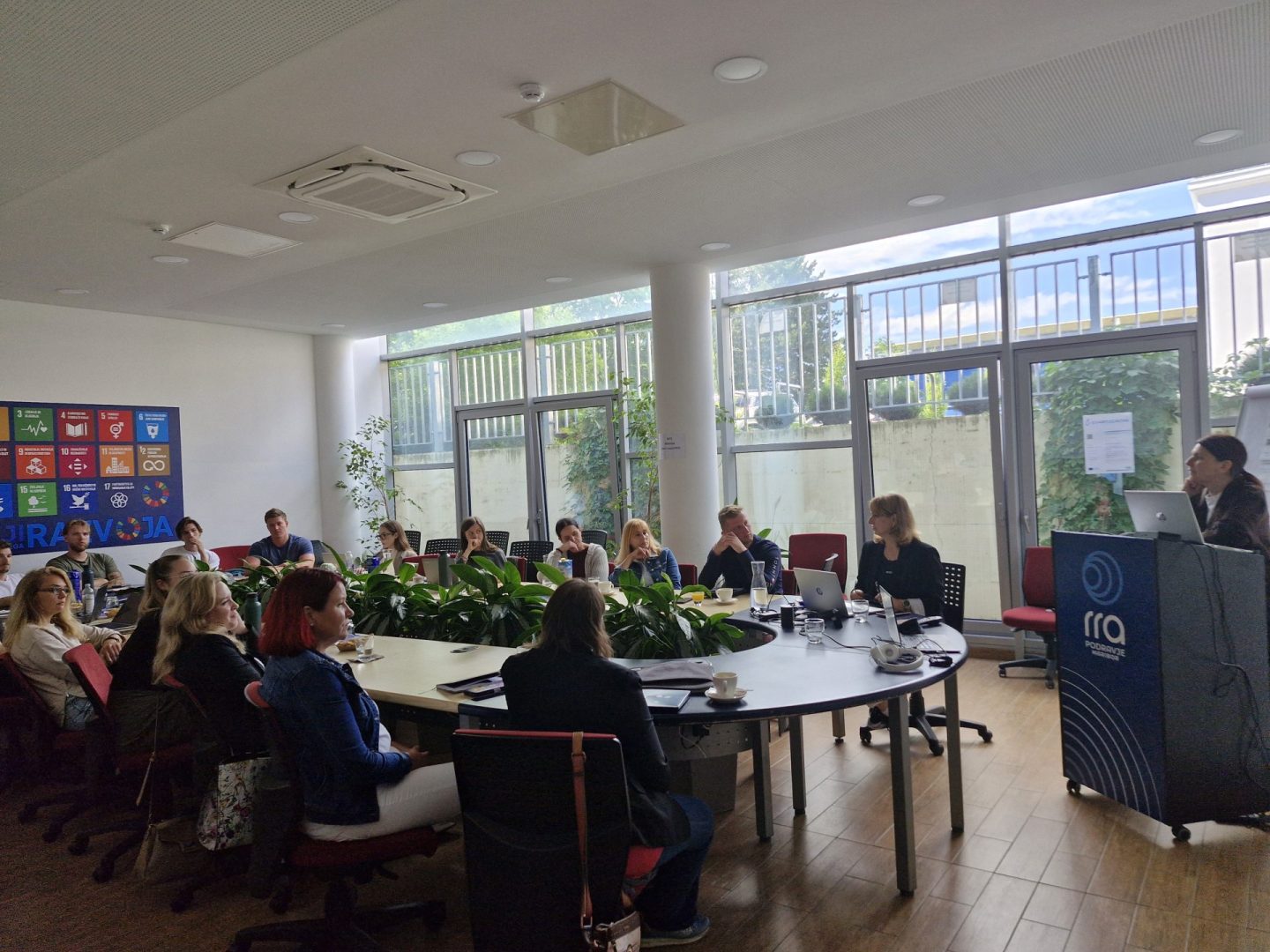 START SMART 8, Začetek podjetniške poti